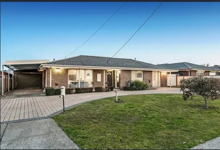 Second view of Homely house listing, 5 Sedgefield Place, Craigieburn VIC 3064