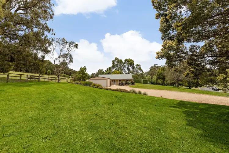5 Greenwood Grove, Woodend VIC 3442