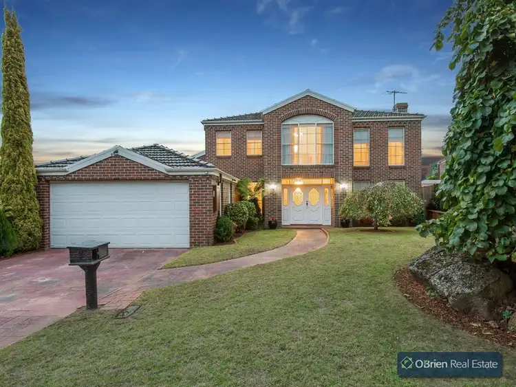 2 Oakhill Court, Berwick VIC 3806