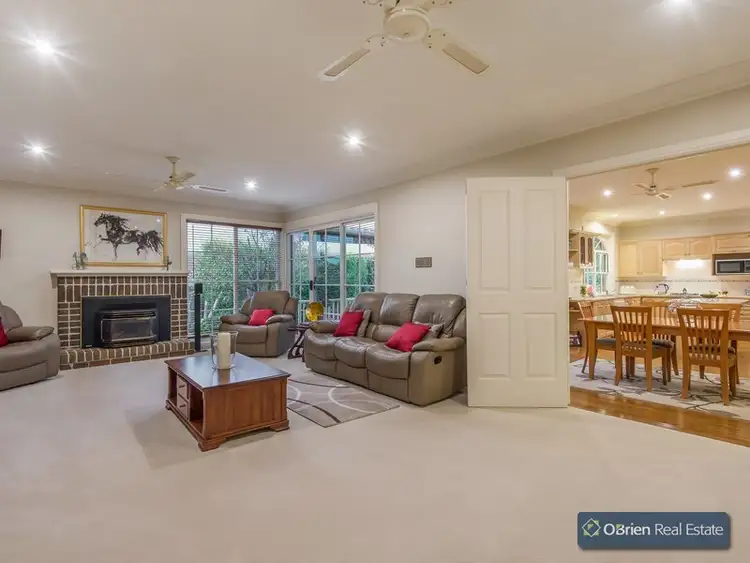 Fourth view of Homely house listing, 2 Oakhill Court, Berwick VIC 3806
