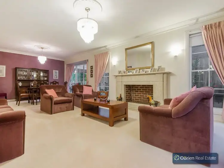 Fifth view of Homely house listing, 2 Oakhill Court, Berwick VIC 3806