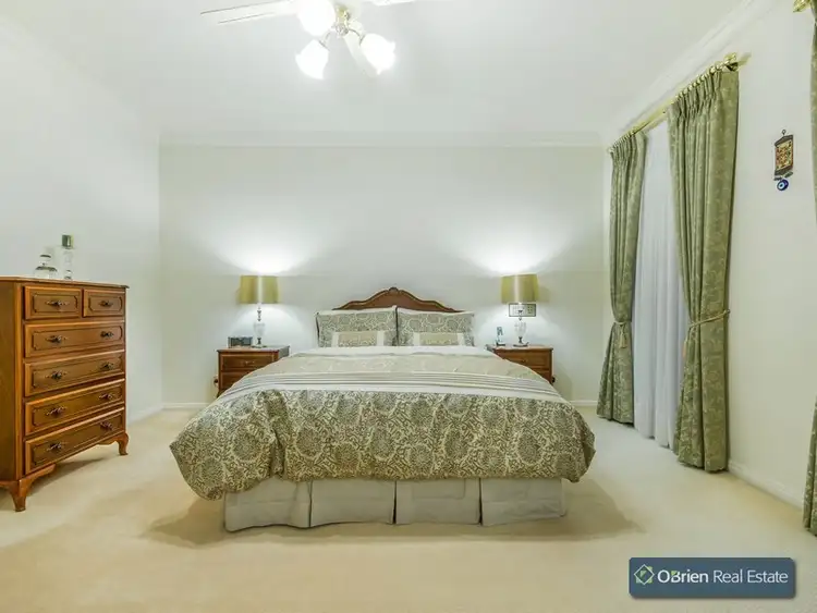 Sixth view of Homely house listing, 2 Oakhill Court, Berwick VIC 3806