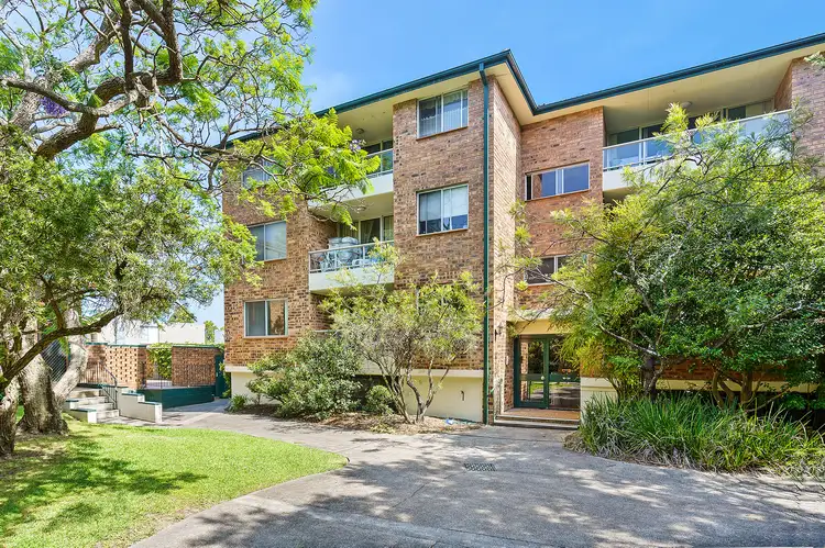 16/1-9 Warburton Street