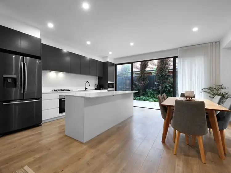 4/10-12 Earlstown Road, Hughesdale VIC 3166