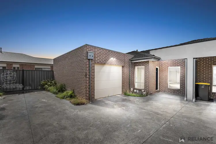 2/25 Staughton Street, Melton South VIC 3338