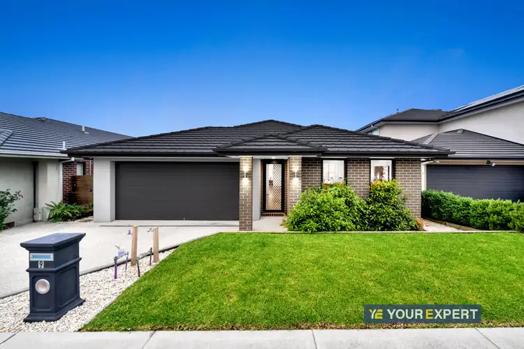 9 Beacon Drive, Cranbourne North VIC 3977