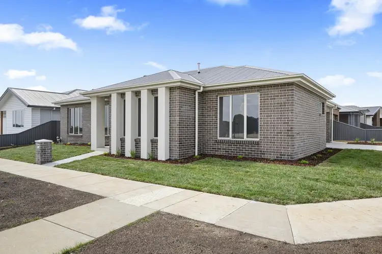 18 Maloney Street, Lucas VIC 3350