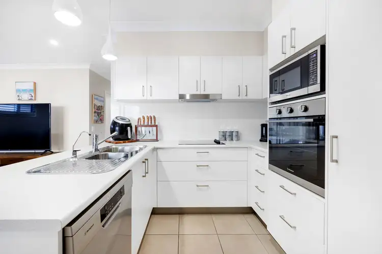 101/2-20 Island View Drive, Urangan QLD 4655