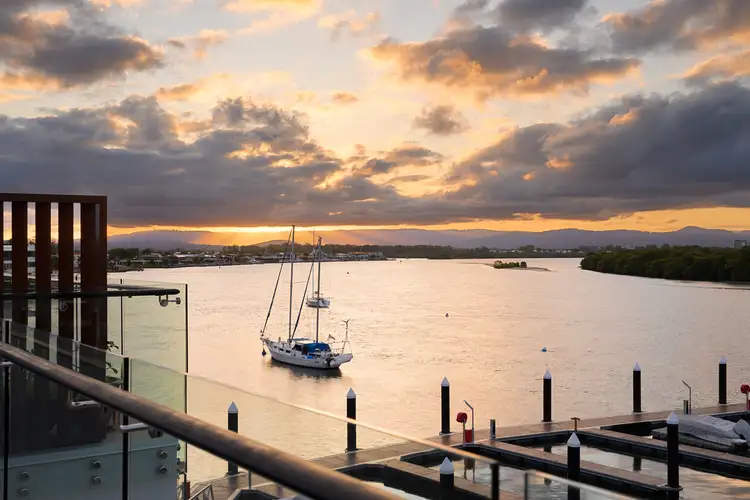 2/2 Marina Promenade, Paradise Point QLD 4216