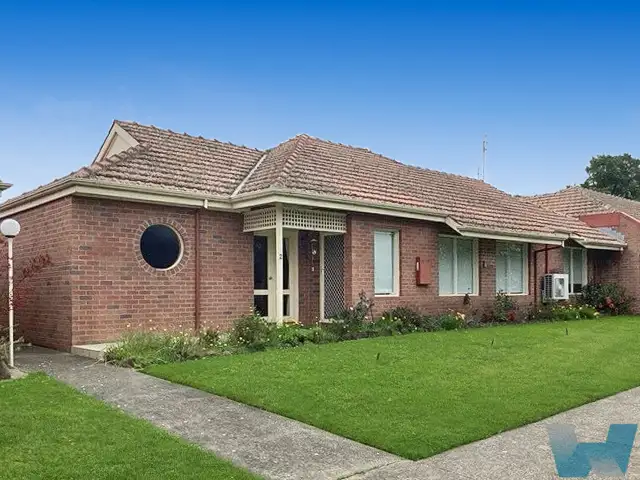 Main view of Homely unit listing, 2/37 Riverine Street, Bairnsdale VIC 3875