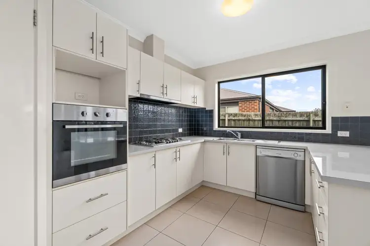 Fifth view of Homely house listing, 2 Tyrone Close, Traralgon VIC 3844