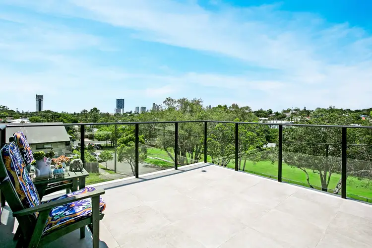 1/7 Chirn Crescent, Labrador QLD 4215