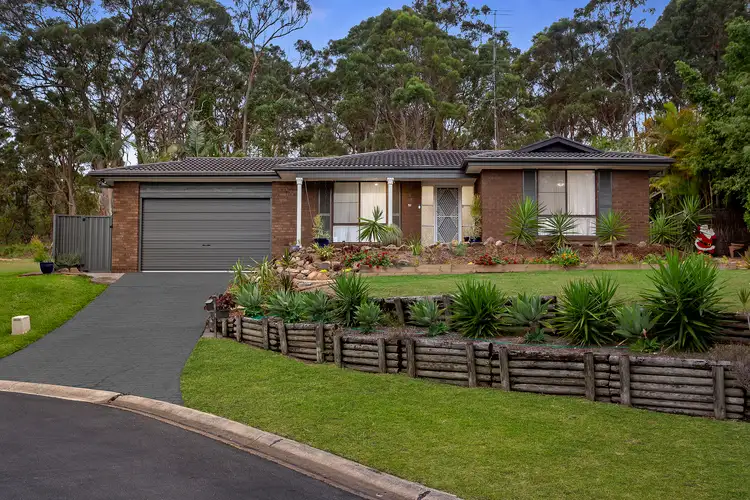 18 Lenaghan Crescent, Eleebana NSW 2282