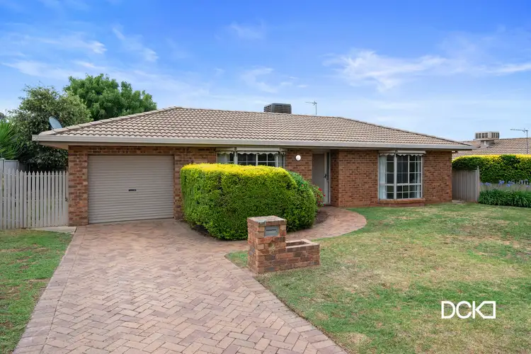2/19 Pinnaroo Court, Strathdale VIC 3550