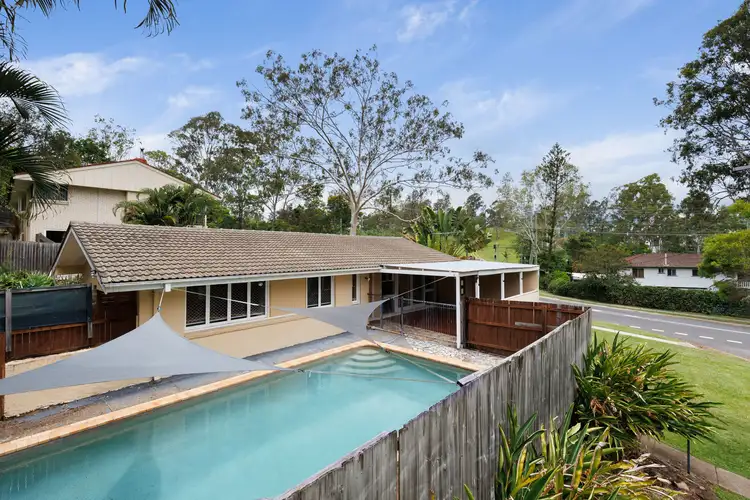 1 Dumbarton Drive, Kenmore QLD 4069