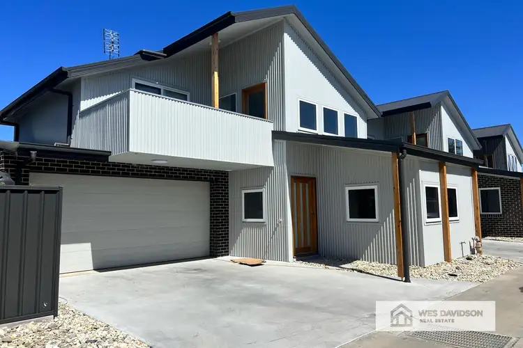 2/8 Bowden Street, Horsham VIC 3400