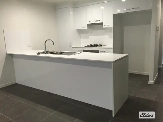 Fifth view of Homely semi-detached listing, 2/37 Lee Street, Miles QLD 4415