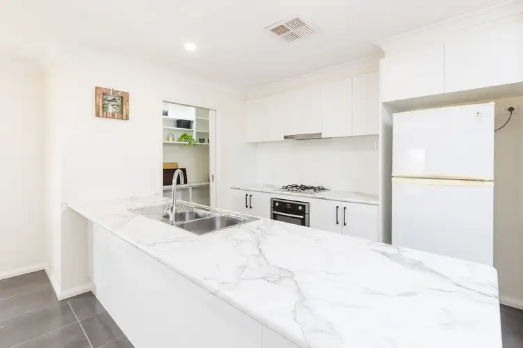 Fifth view of Homely house listing, 2 Joseph Court, Red Cliffs VIC 3496