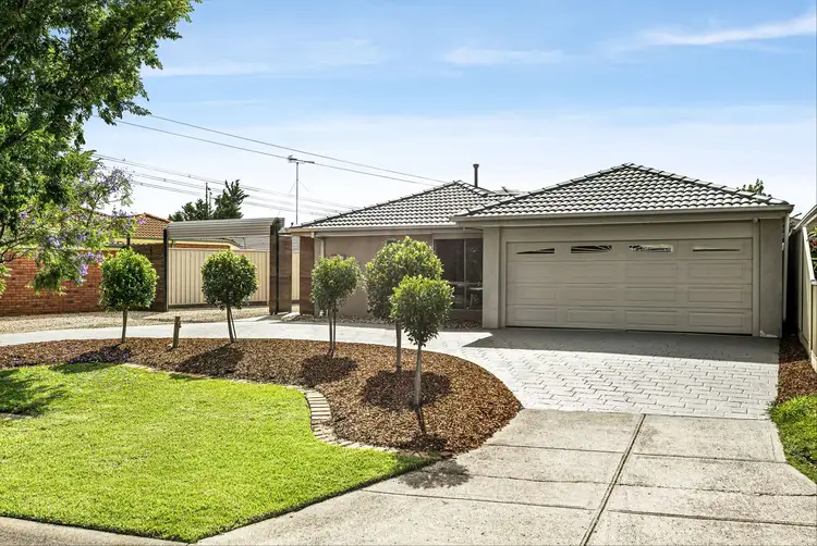 1 Lentini Place, Taylors Lakes VIC 3038