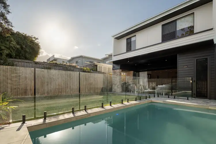 89 Morehead Avenue, Norman Park QLD 4170