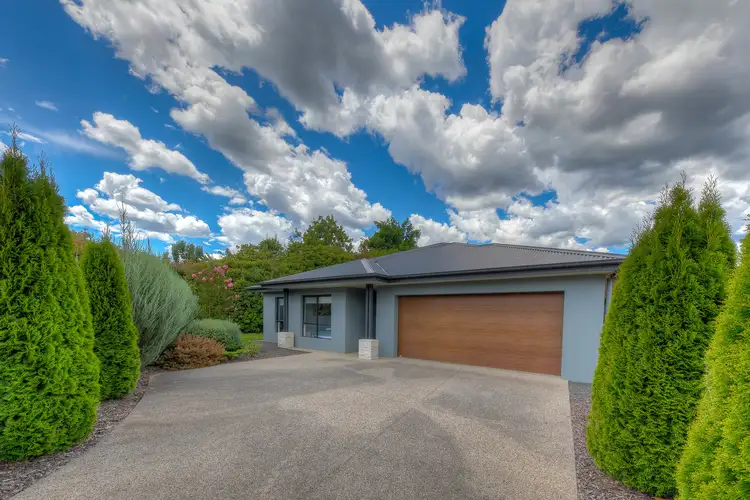 12 Mountain Mist Drive, Bright VIC 3741