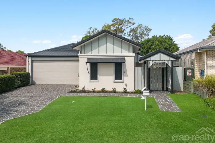 8 Grampians Close