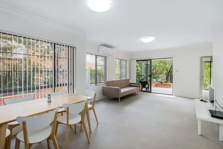 2/8 Allison Road