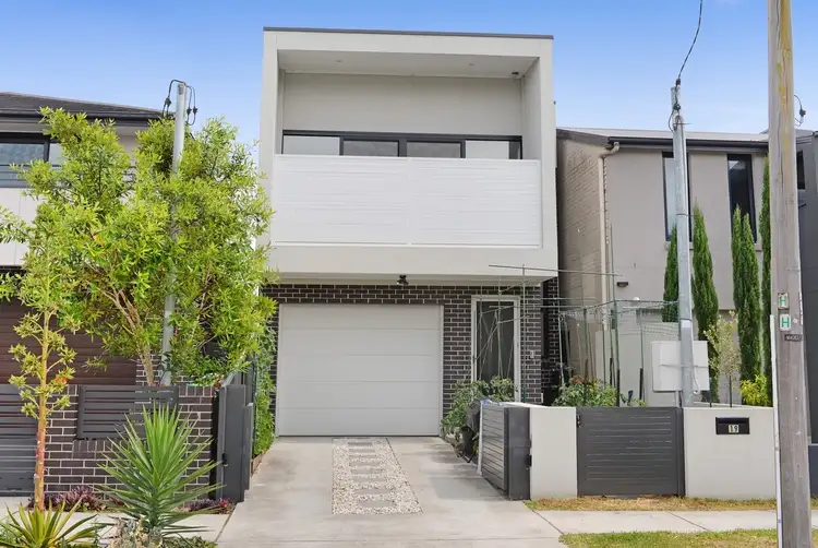 19 Universal Street, Eastlakes NSW 2018