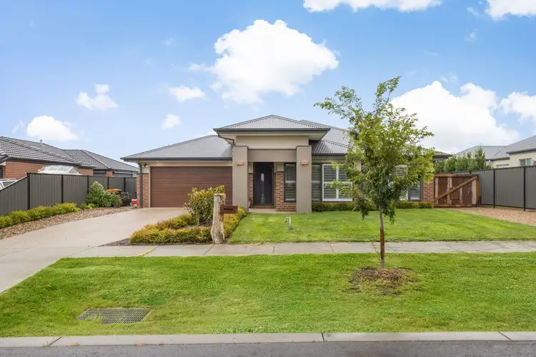 27 Triandra Avenue, Romsey VIC 3434