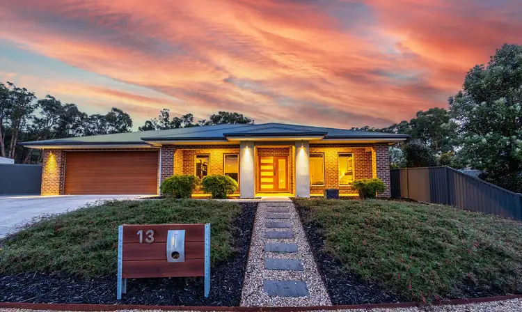 13 Greenhaven Court, Mount Clear VIC 3350