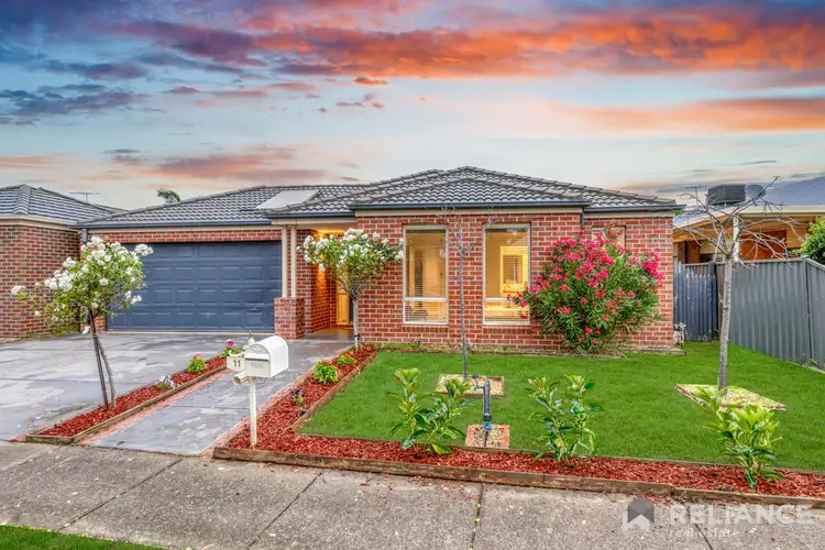 11 Maclarens Close, Manor Lakes VIC 3024