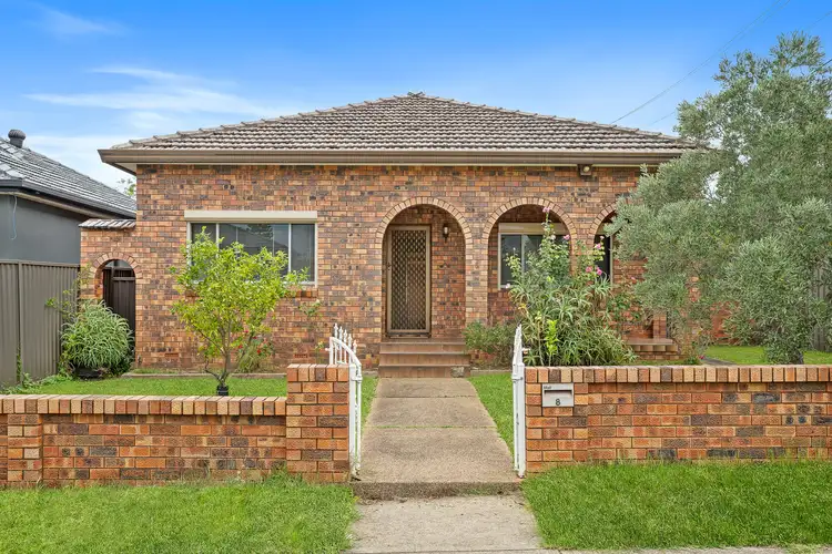 8 Roseberry Street, Merrylands NSW 2160