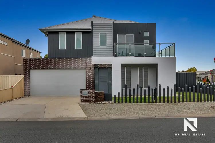 11 Hopetoun Green, Caroline Springs VIC 3023