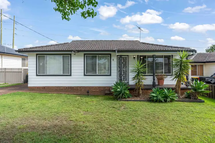 8 Curlew Crescent, Woodberry NSW 2322