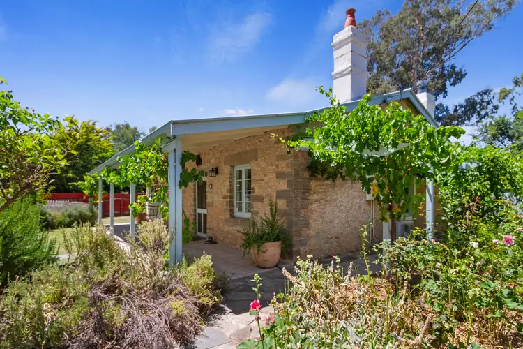 4 Frederick Place, Auburn SA 5451