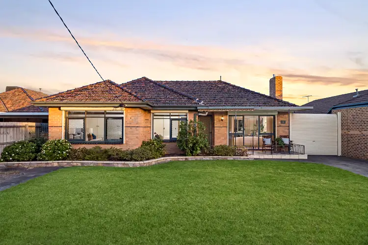 8 Renown Street, Essendon North VIC 3041