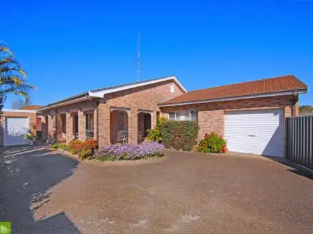 Main view of Homely villa listing, 2/13 John Street, Gwynneville NSW 2500