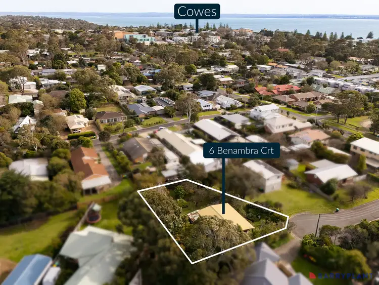 6 Benambra Court