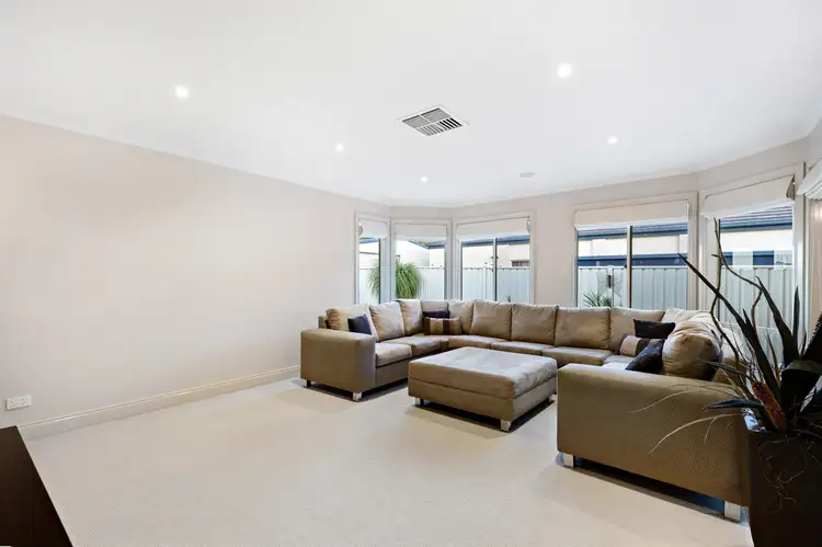Fifth view of Homely house listing, 7 Rising Court, Hillside VIC 3037