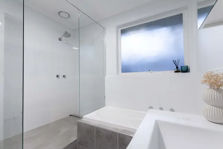 Sixth view of Homely house listing, 2 Nevana Close, Albanvale VIC 3021
