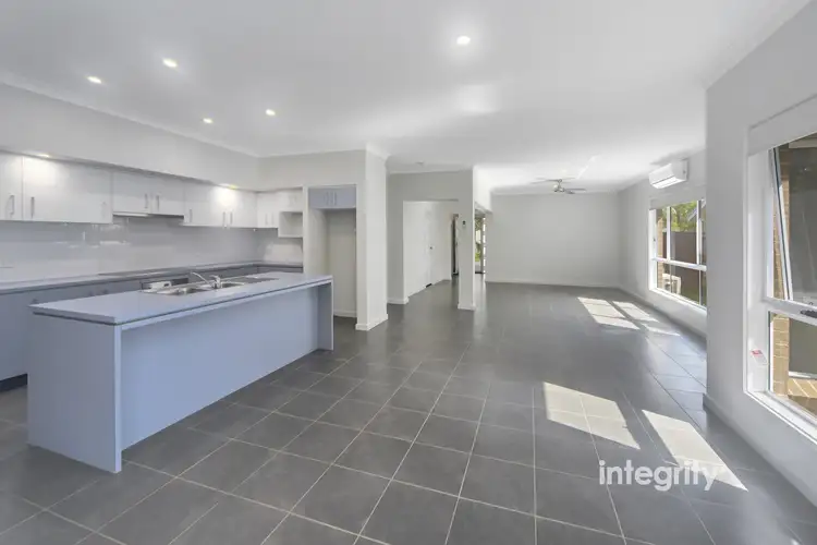 Fifth view of Homely house listing, 8 Bayswood Avenue, Vincentia NSW 2540