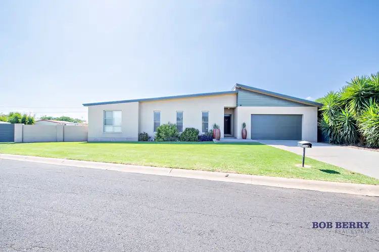 108 Maple Crescent, Narromine NSW 2821