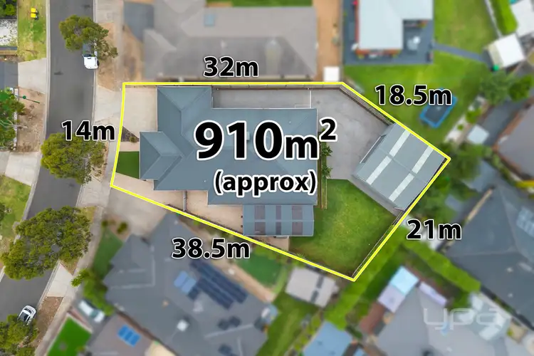 Second view of Homely house listing, 21 Citreus Circuit, Brookfield VIC 3338
