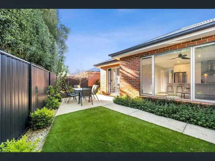 2/2b Golf Street, Alfredton VIC 3350
