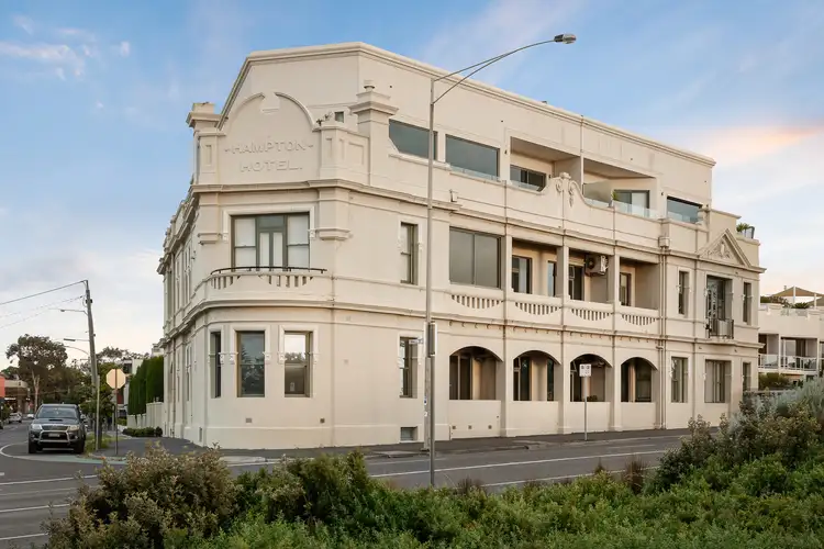 1/56 Beach Road, Hampton VIC 3188