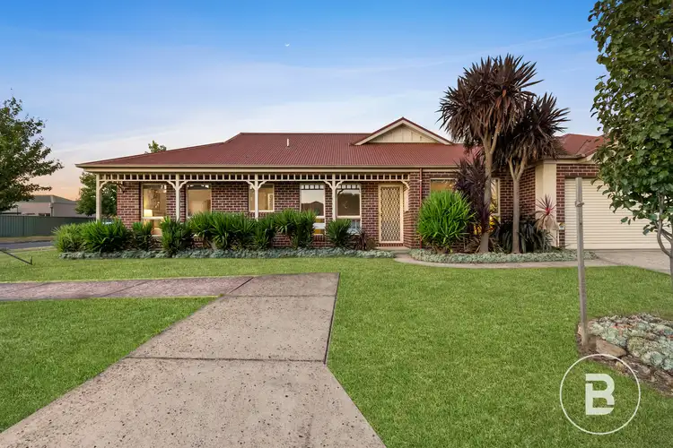13 Taunton Place, Lake Gardens VIC 3355