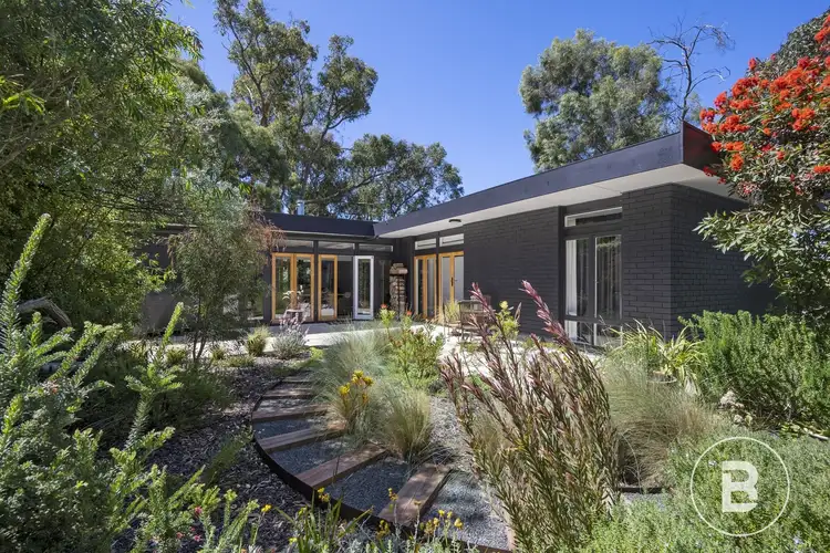 211 Shire Avenue, Mount Helen VIC 3350