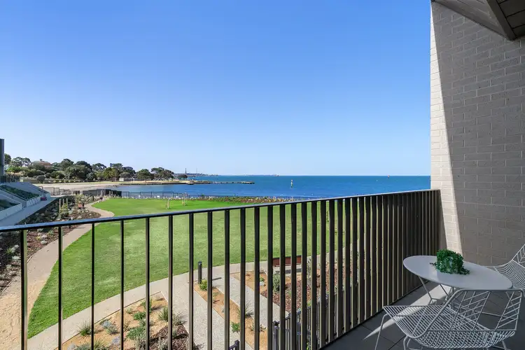 6 Kurrewa Walk, Rippleside VIC 3215