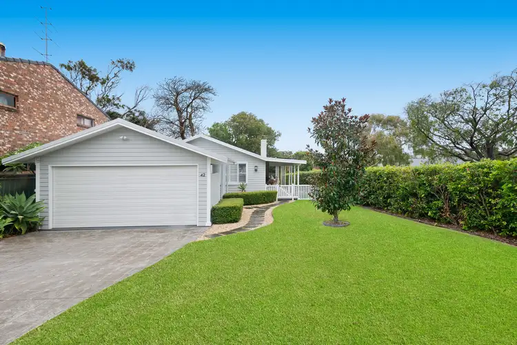 42 Poplars Avenue, Bateau Bay NSW 2261