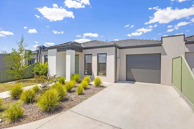 3 Zelkova Place, Lake Gardens VIC 3355